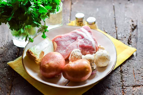 свинина в духовке с картошкой и грибами рецепт фото 1
